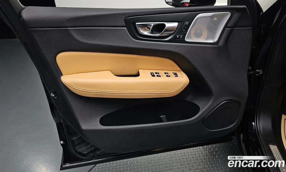 Volvo XC60 2018 2.0 автомат (гидро), фото 14