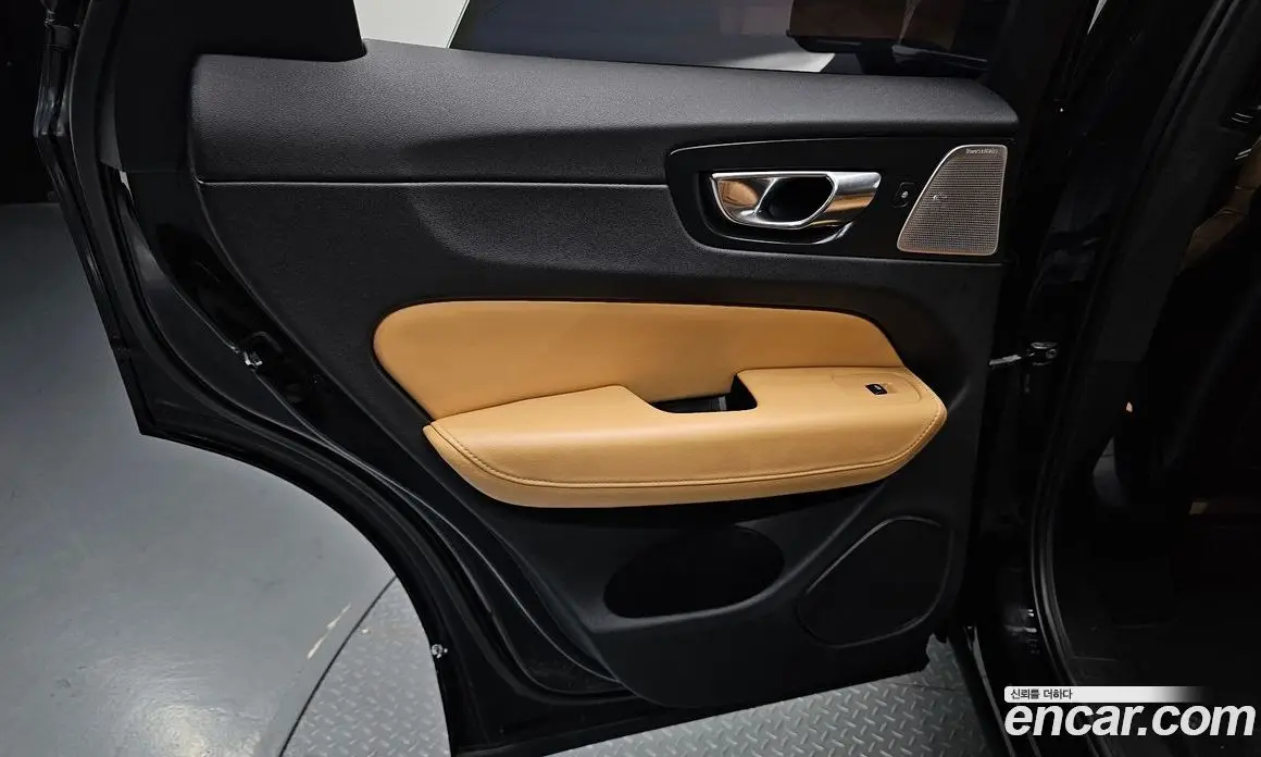 Volvo XC60 2018 2.0 автомат (гидро), фото 15