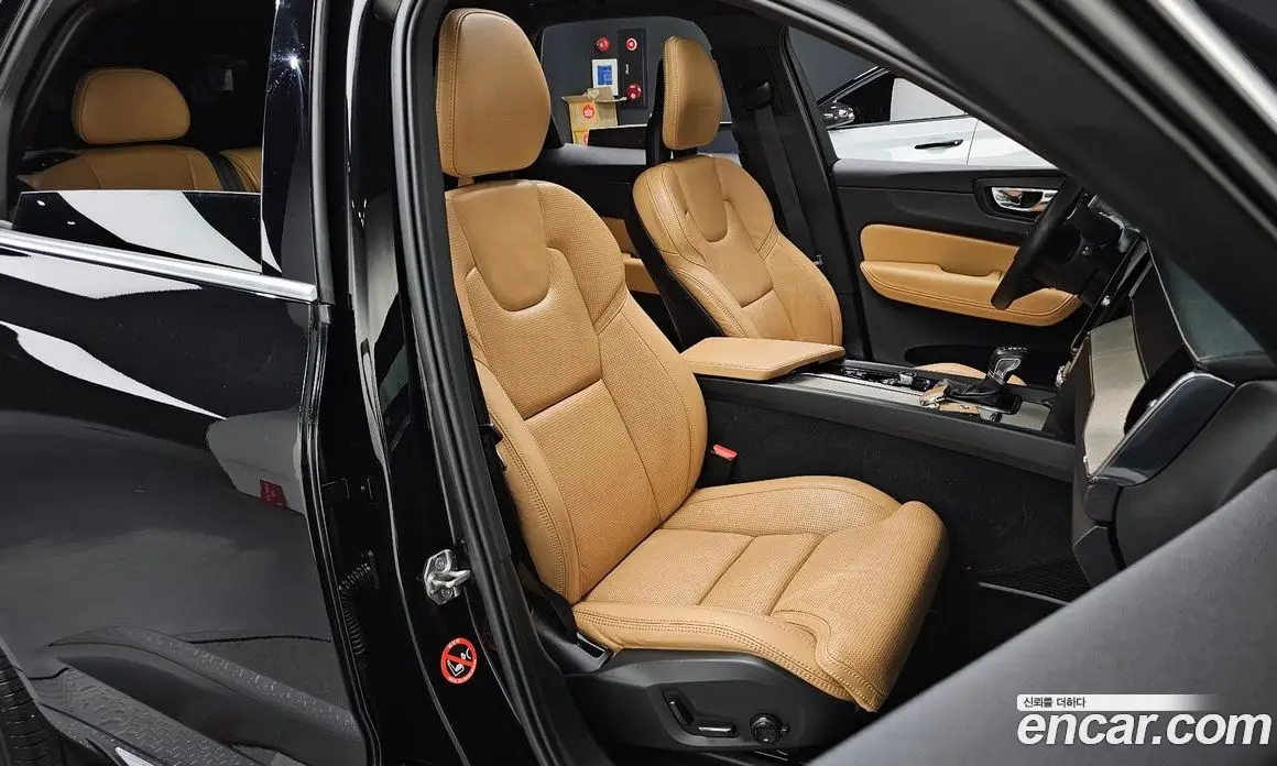 Volvo XC60 2018 2.0 автомат (гидро), фото 16