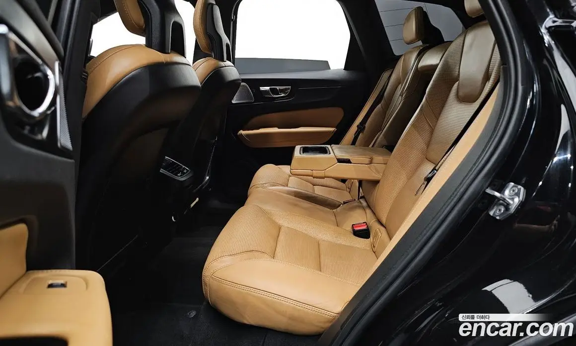 Volvo XC60 2018 2.0 автомат (гидро), фото 17