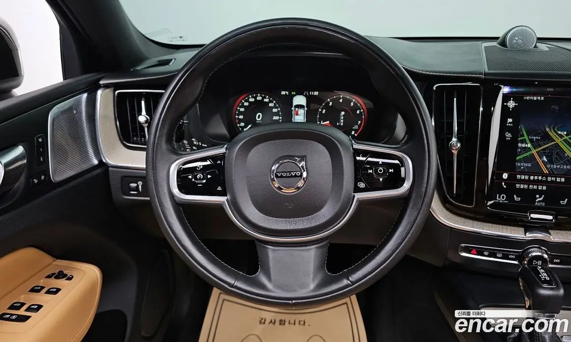 Volvo XC60 2018 2.0 автомат (гидро), фото 18