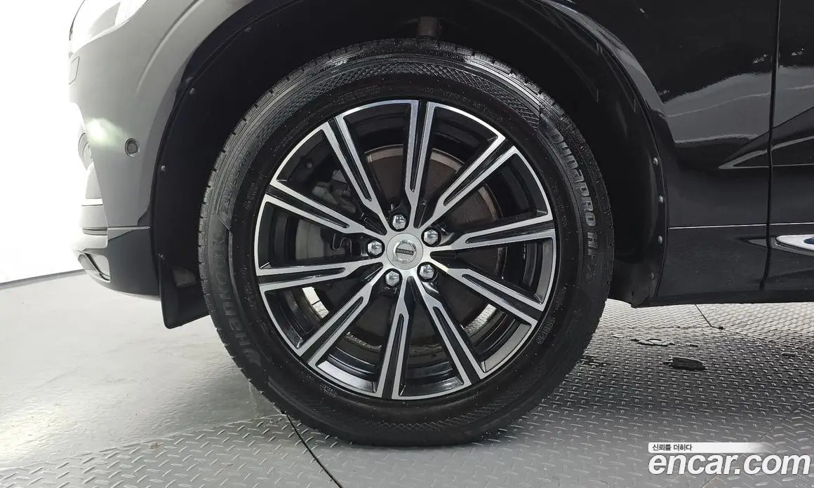Volvo XC60 2018 2.0 автомат (гидро), фото 5
