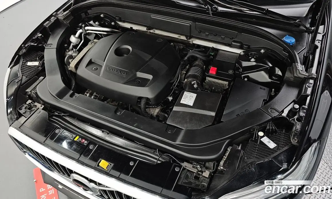 Volvo XC60 2018 2.0 автомат (гидро), фото 6