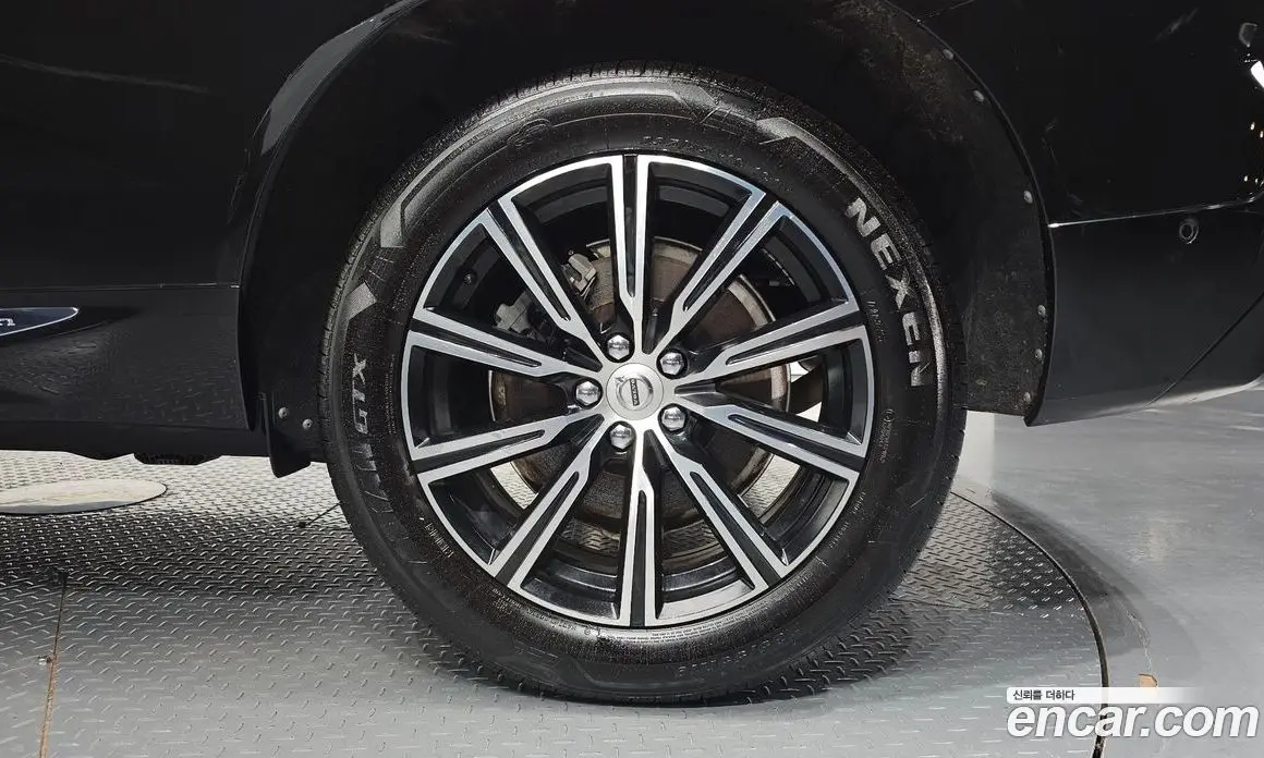 Volvo XC60 2018 2.0 автомат (гидро), фото 7