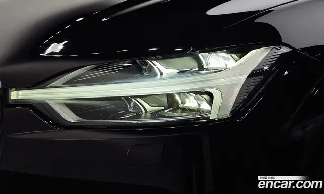 Volvo XC60 2018 2.0 автомат (гидро), миниатюра 8