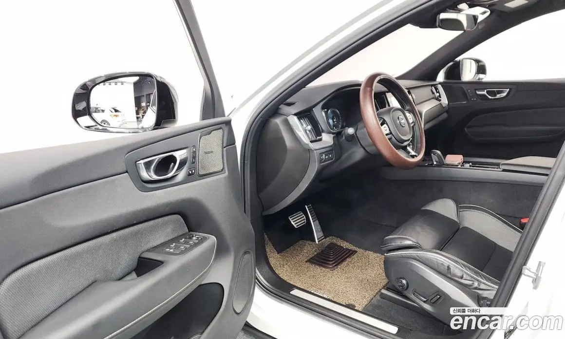 Volvo XC60 2020 2.0 автомат (гидро), фото 13