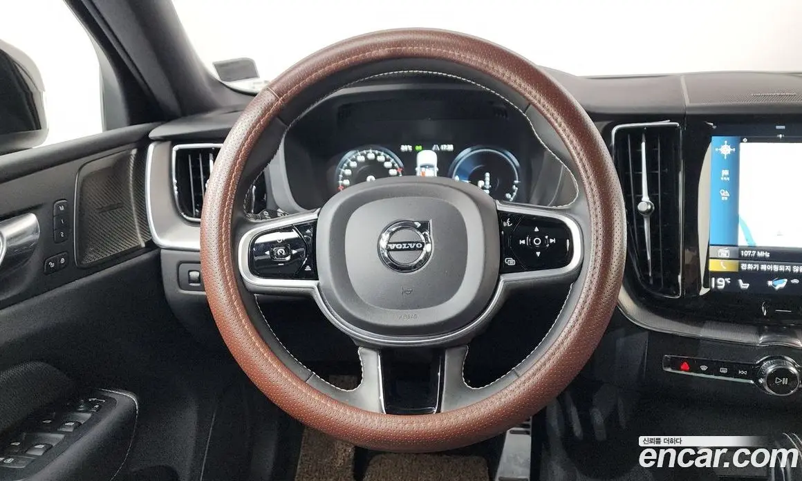 Volvo XC60 2020 2.0 автомат (гидро), фото 19