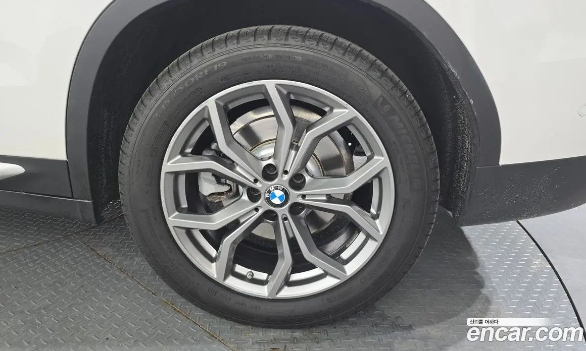BMW X3 2018 2.0 автомат (гидро), фото 7