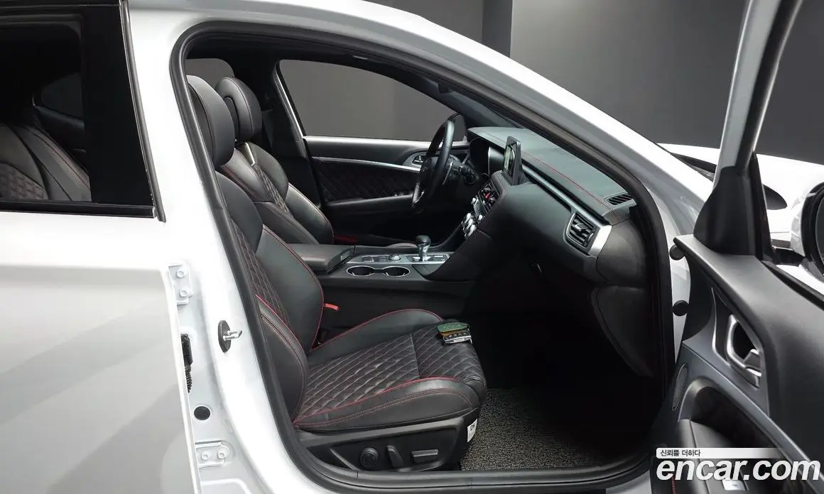 Genesis G70 2019 2.0 автомат (гидро), фото 16 Genesis G70 2019 2.0 автомат (гидро), фото 16
