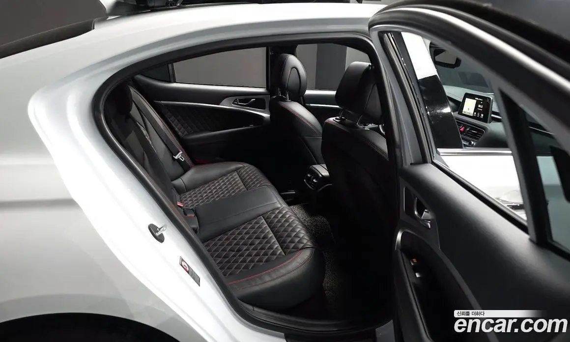Genesis G70 2019 2.0 автомат (гидро), фото 17 Genesis G70 2019 2.0 автомат (гидро), фото 17
