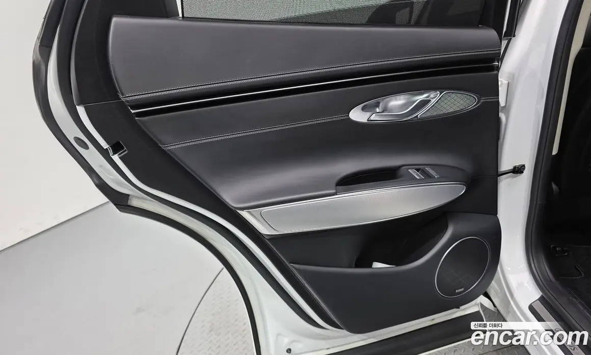 Genesis GV70 2021 2.5 автомат (гидро), фото 15 Genesis GV70 2021 2.5 автомат (гидро), фото 15