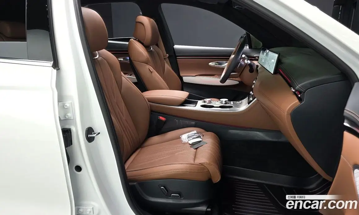 Genesis GV70 2025 2.5 автомат (гидро), фото 15 Genesis GV70 2025 2.5 автомат (гидро), фото 15