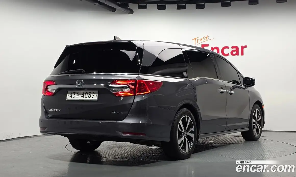 Honda Odyssey 2018 3.5 автомат (гидро), фото 1 Honda Odyssey 2018 3.5 автомат (гидро), фото 1