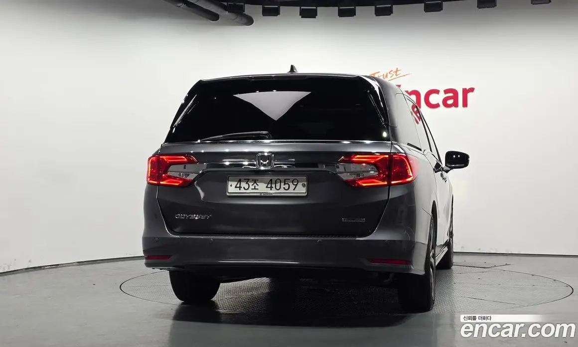 Honda Odyssey 2018 3.5 автомат (гидро), фото 3 Honda Odyssey 2018 3.5 автомат (гидро), фото 3