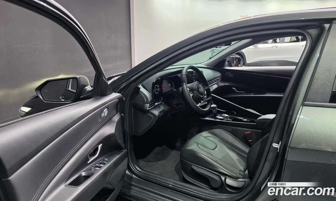 Hyundai Avante 2023 1.6 автомат (гидро), фото 13