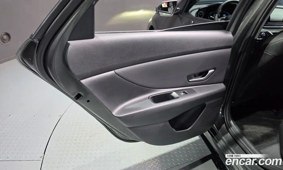 Hyundai Avante 2023 1.6 автомат (гидро), фото 15
