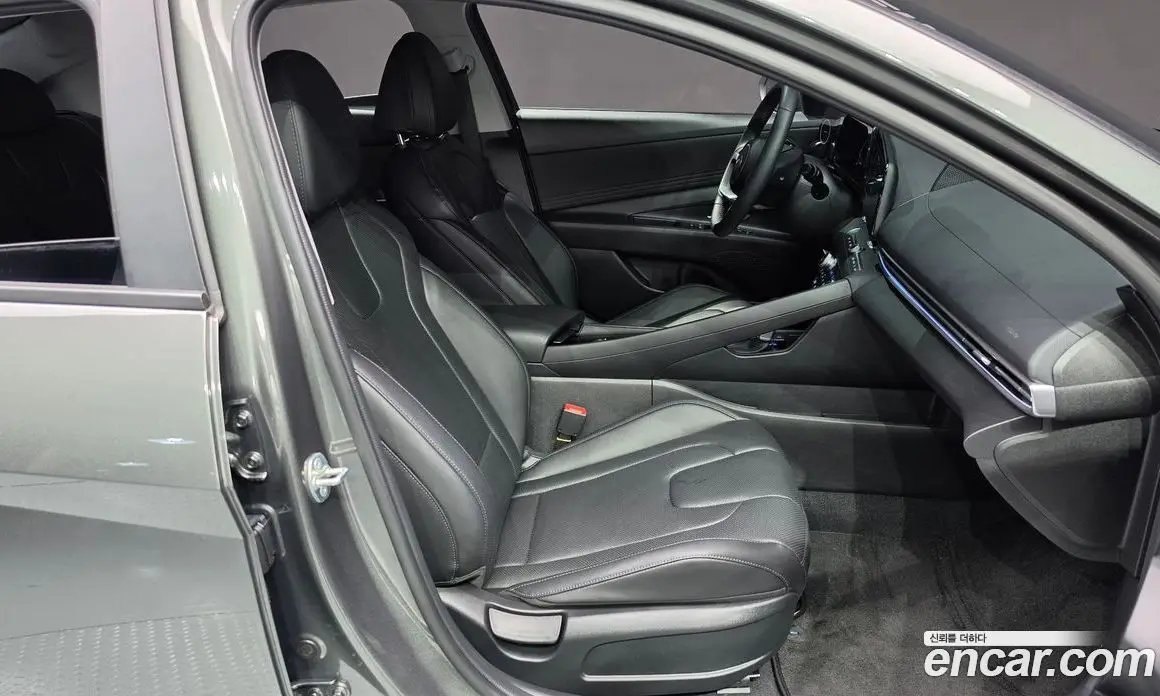 Hyundai Avante 2023 1.6 автомат (гидро), фото 16