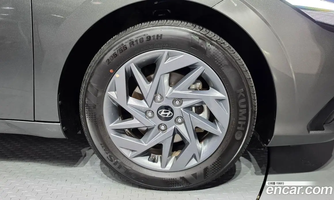Hyundai Avante 2023 1.6 автомат (гидро), фото 7