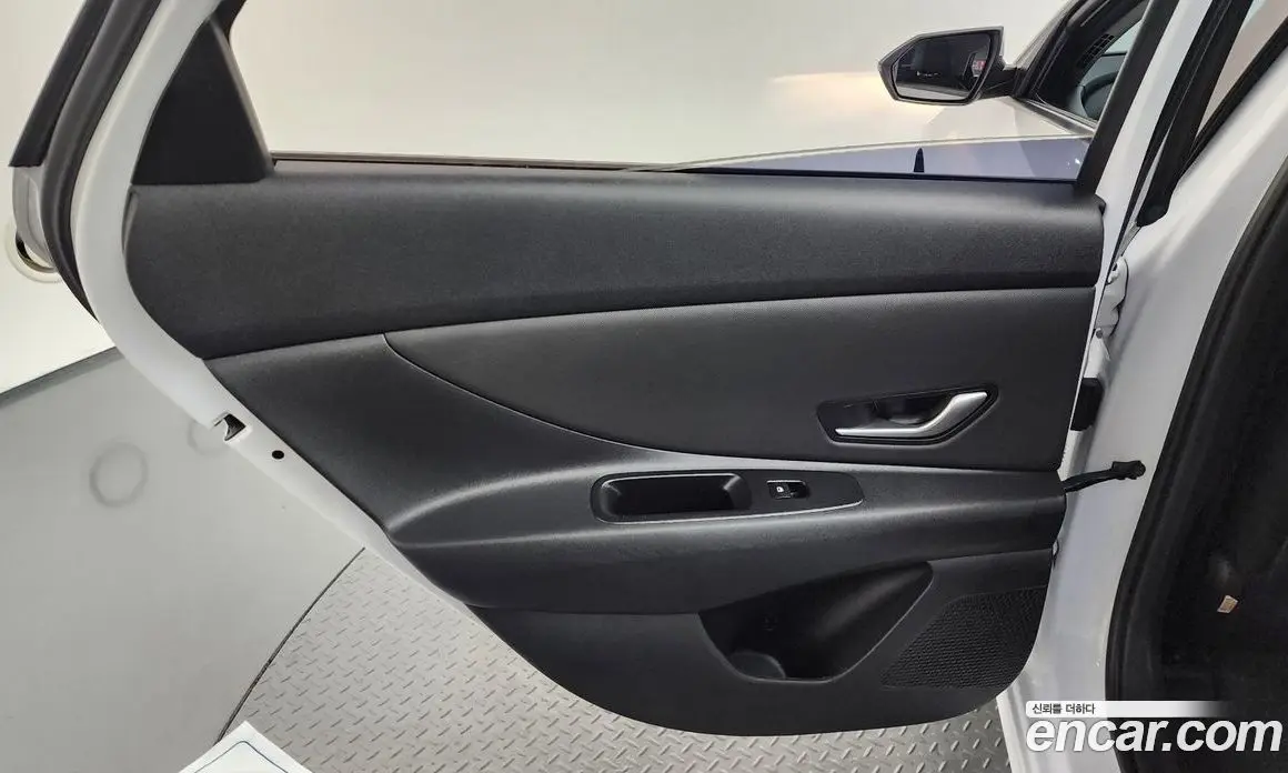 Hyundai Avante 2023 1.6 автомат (гидро), фото 15