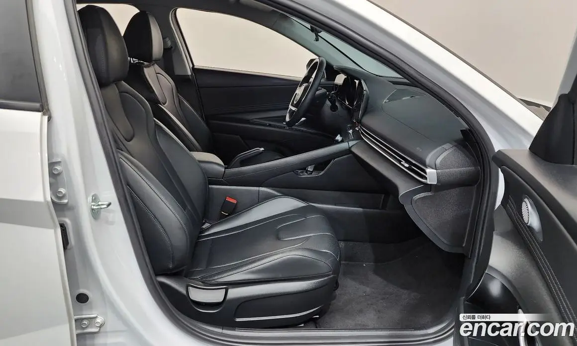 Hyundai Avante 2023 1.6 автомат (гидро), фото 16