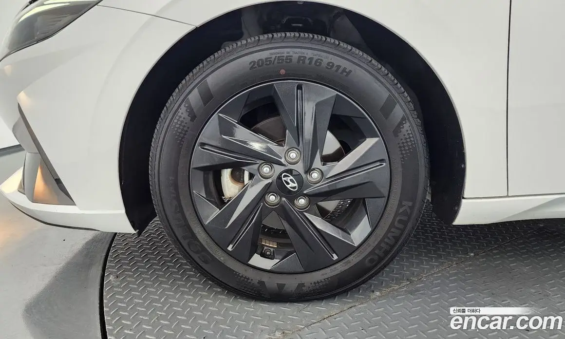 Hyundai Avante 2023 1.6 автомат (гидро), фото 5
