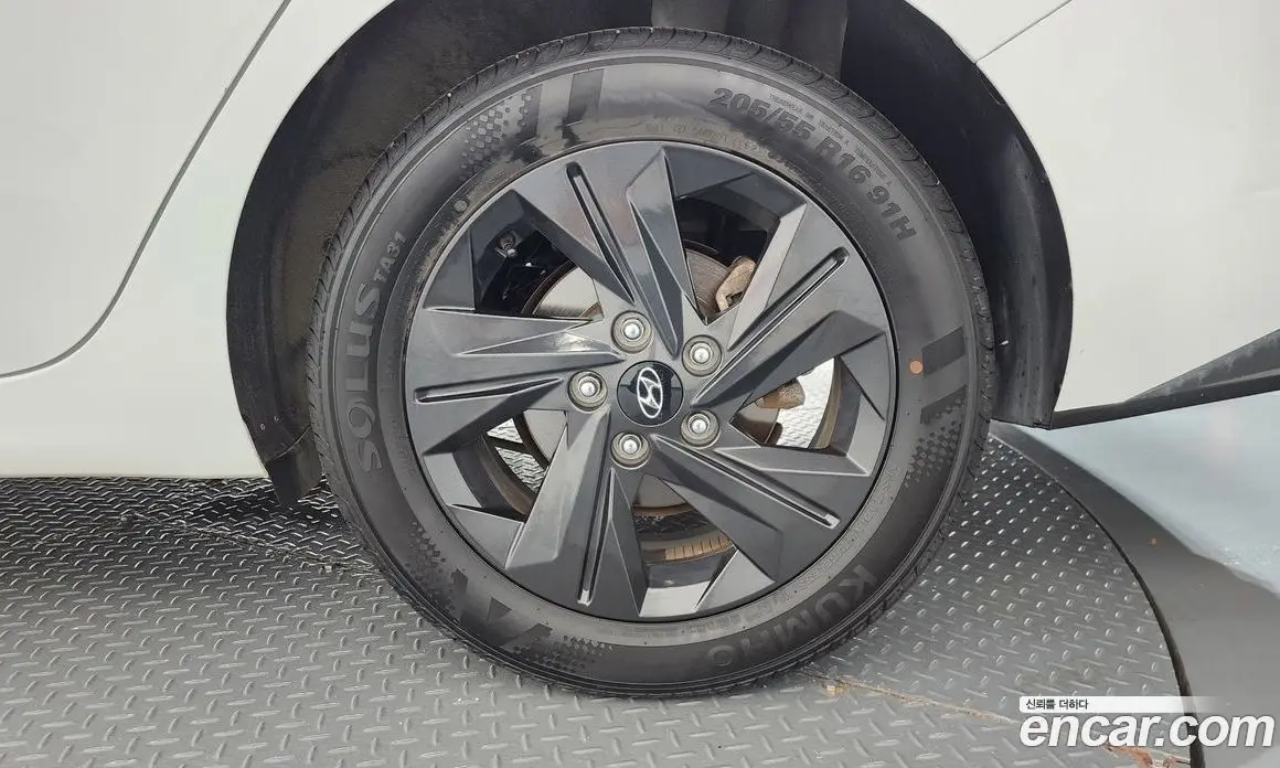 Hyundai Avante 2023 1.6 автомат (гидро), фото 7