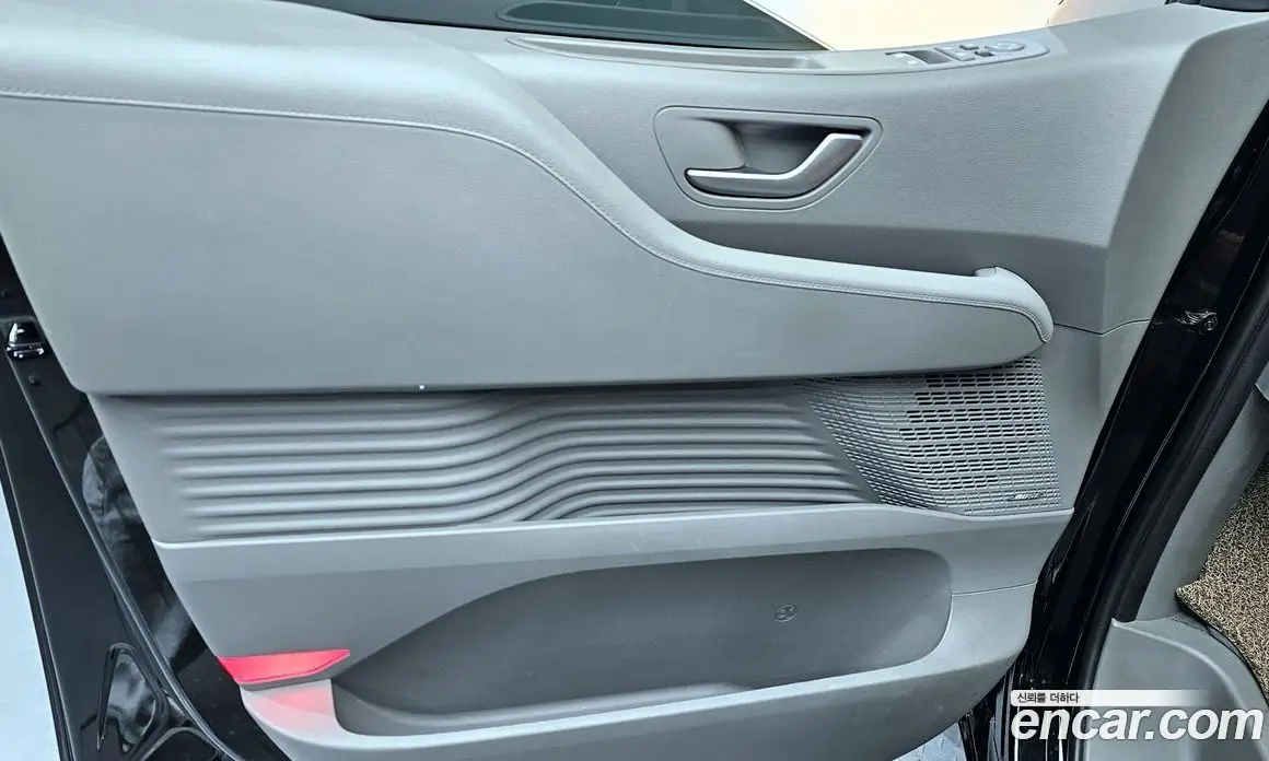 Hyundai Staria 2021 2.2 автомат (гидро), фото 13