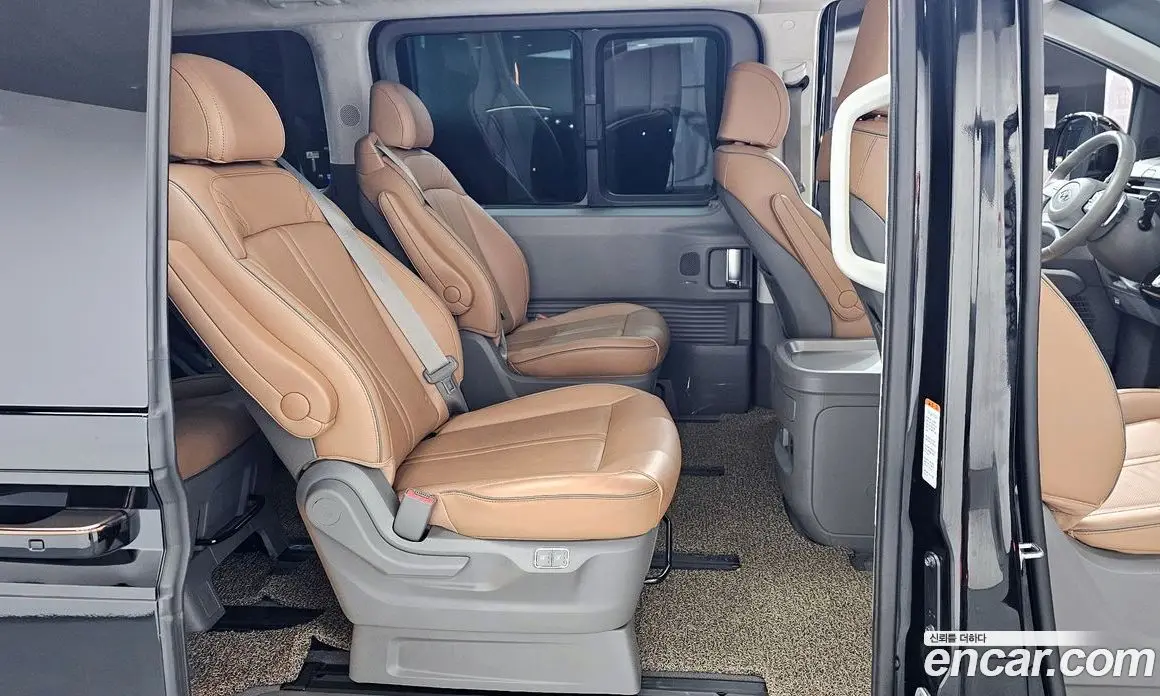 Hyundai Staria 2021 2.2 автомат (гидро), фото 16