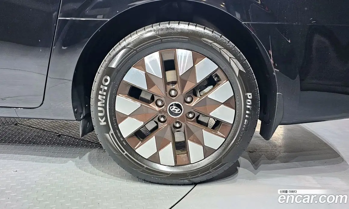 Hyundai Staria 2021 2.2 автомат (гидро), фото 6