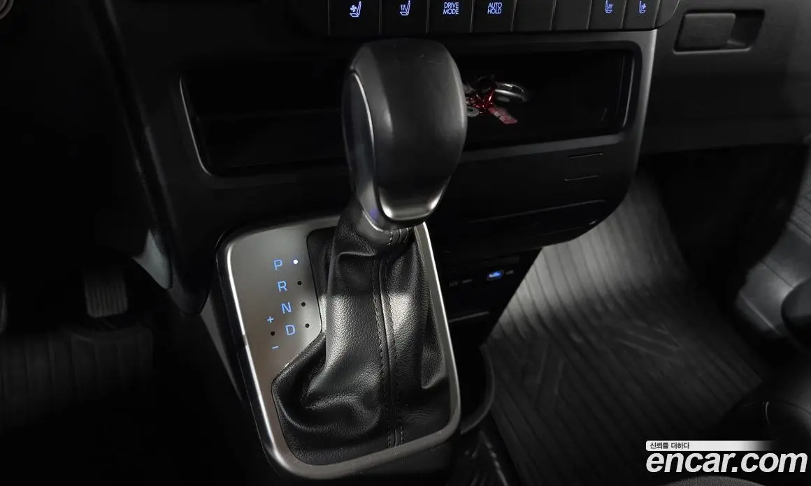 Hyundai Staria 2023 2.2 автомат (гидро), фото 12
