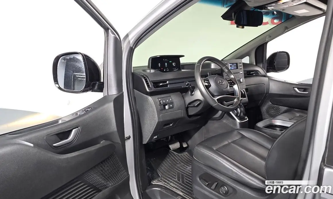 Hyundai Staria 2023 2.2 автомат (гидро), фото 13