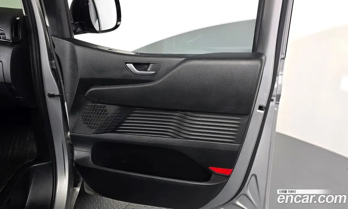 Hyundai Staria 2023 2.2 автомат (гидро), фото 14