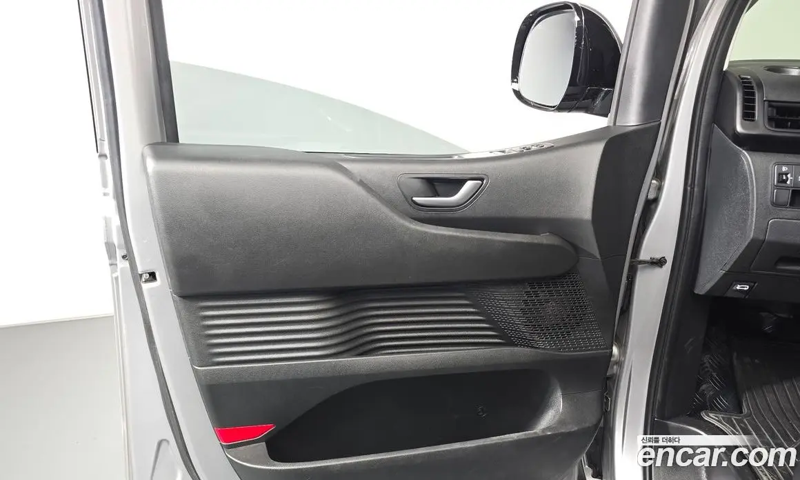Hyundai Staria 2023 2.2 автомат (гидро), фото 15
