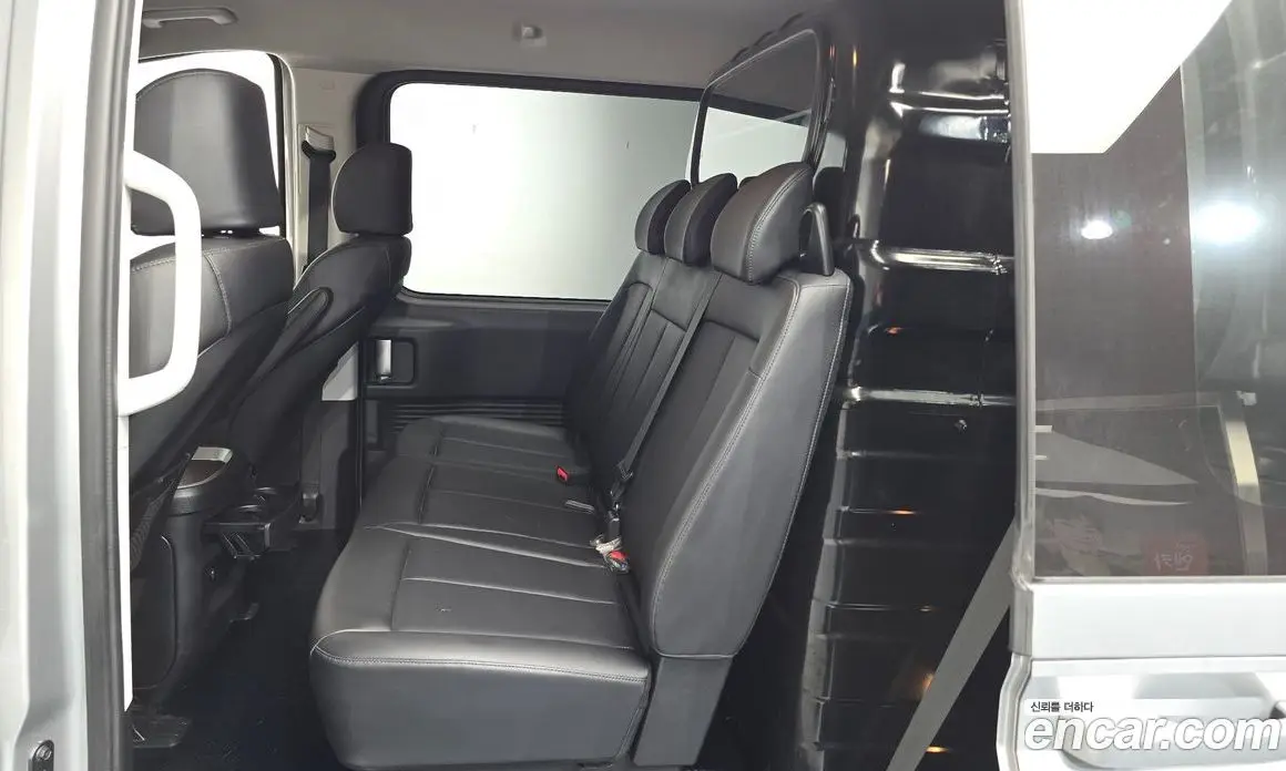 Hyundai Staria 2023 2.2 автомат (гидро), фото 17