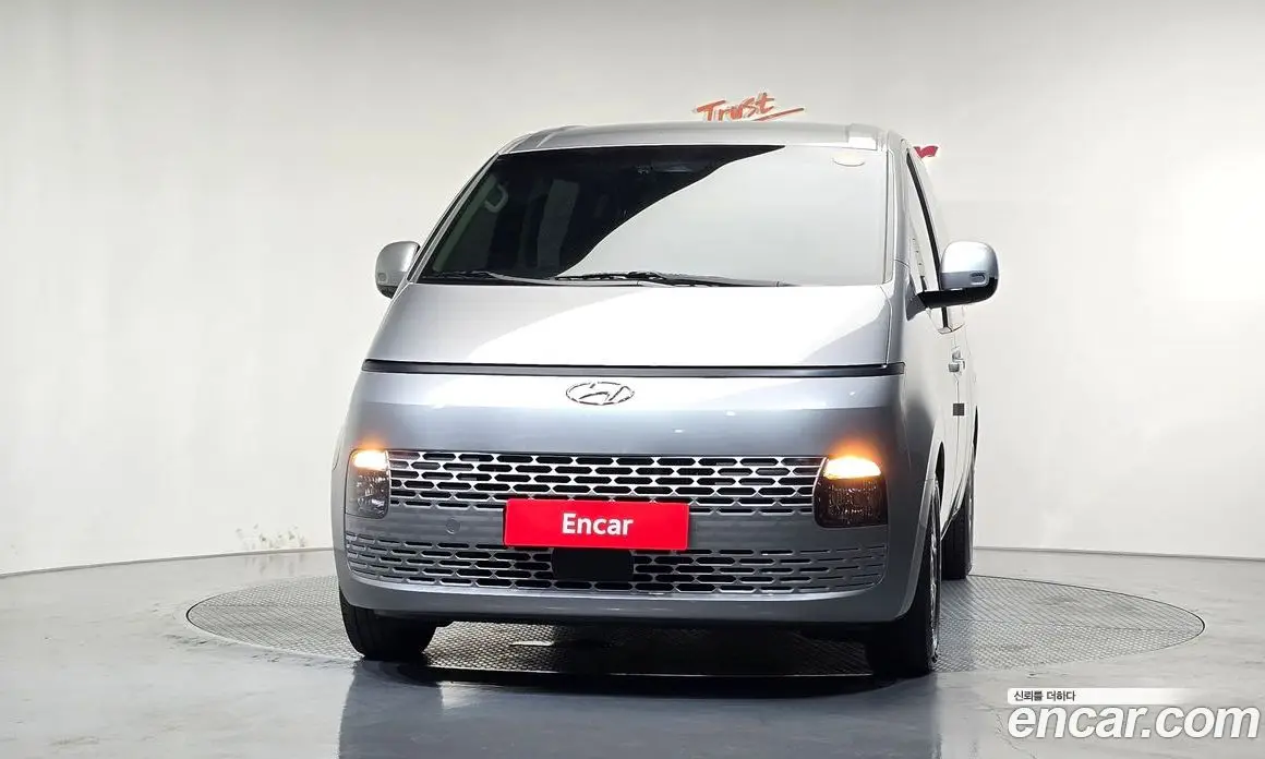 Hyundai Staria 2023 2.2 автомат (гидро), фото 3