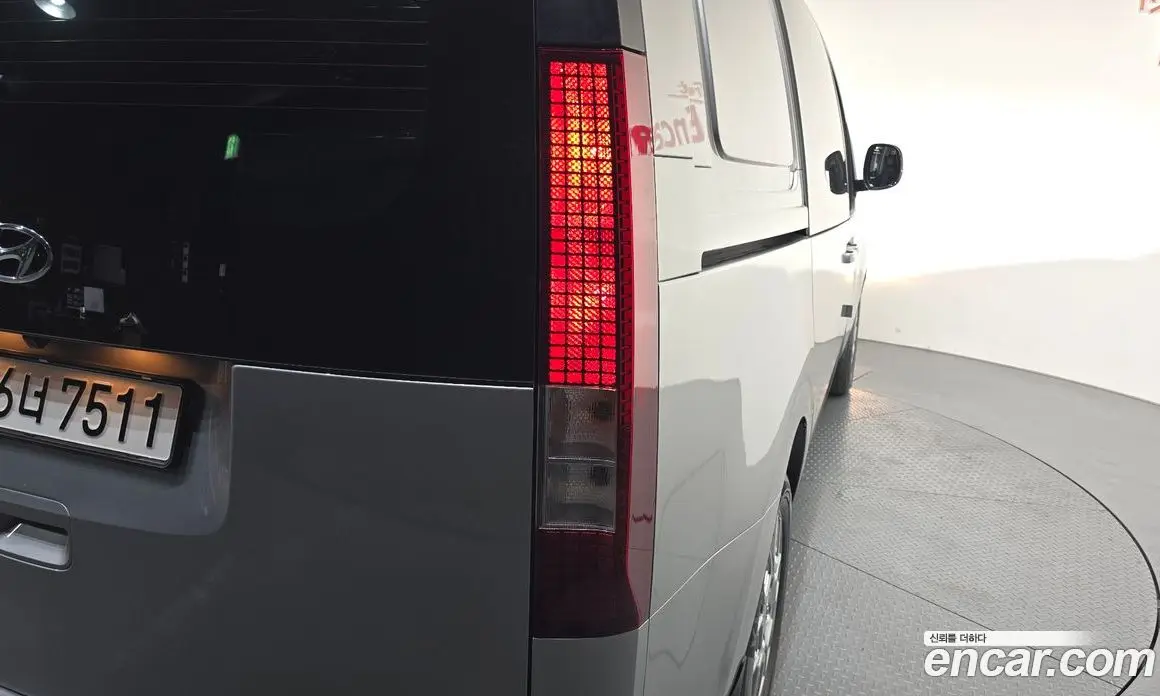 Hyundai Staria 2023 2.2 автомат (гидро), фото 9