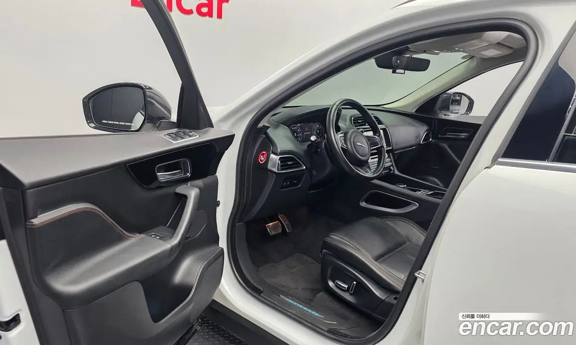 Jaguar F-Pace 2019 2.0 автомат (гидро), фото 13 Jaguar F-Pace 2019 2.0 автомат (гидро), фото 13
