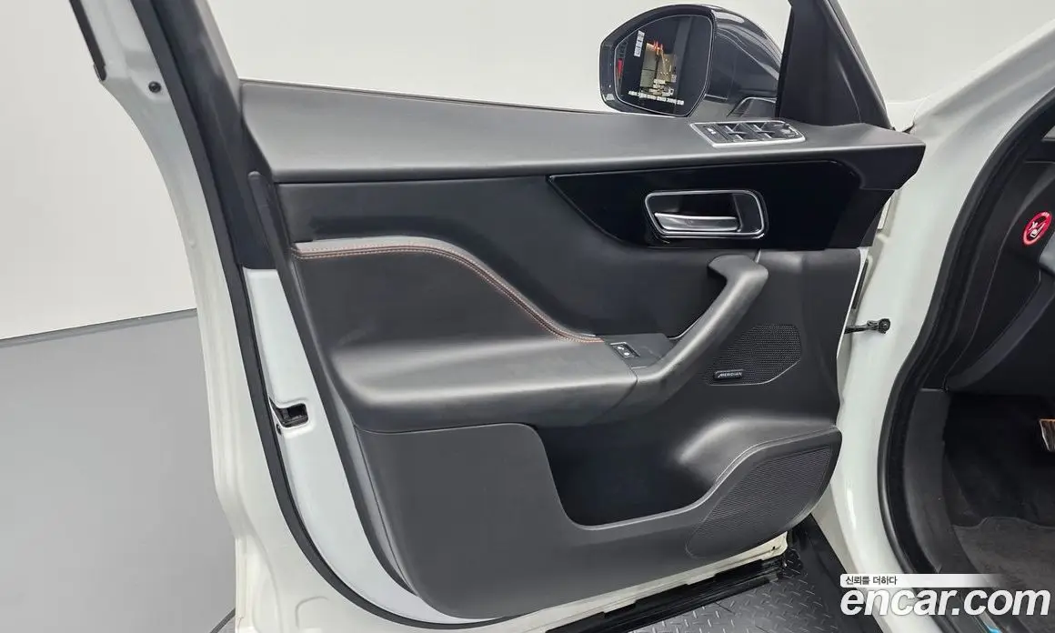 Jaguar F-Pace 2019 2.0 автомат (гидро), фото 14 Jaguar F-Pace 2019 2.0 автомат (гидро), фото 14