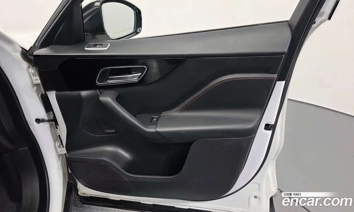 Jaguar F-Pace 2019 2.0 автомат (гидро), фото 15 Jaguar F-Pace 2019 2.0 автомат (гидро), фото 15