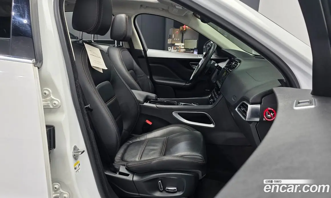 Jaguar F-Pace 2019 2.0 автомат (гидро), фото 17 Jaguar F-Pace 2019 2.0 автомат (гидро), фото 17