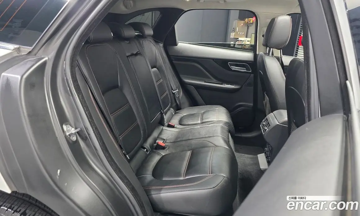 Jaguar F-Pace 2019 2.0 автомат (гидро), фото 18 Jaguar F-Pace 2019 2.0 автомат (гидро), фото 18