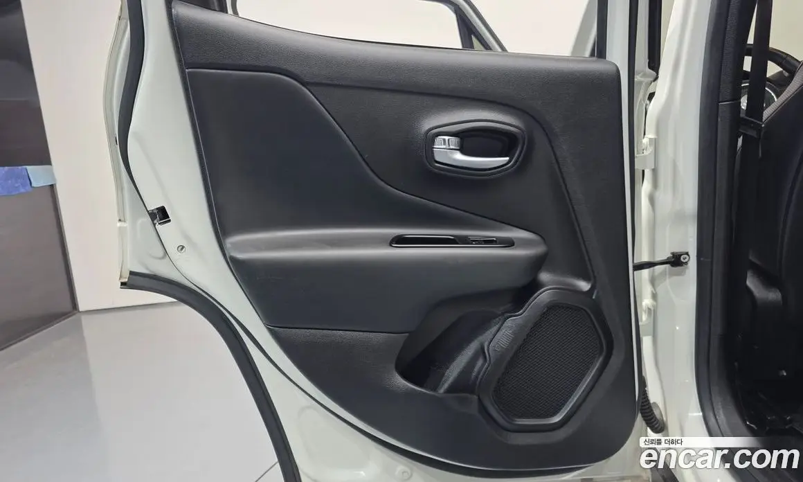 Jeep Renegade 2021 2.4 автомат (гидро), фото 14 Jeep Renegade 2021 2.4 автомат (гидро), фото 14