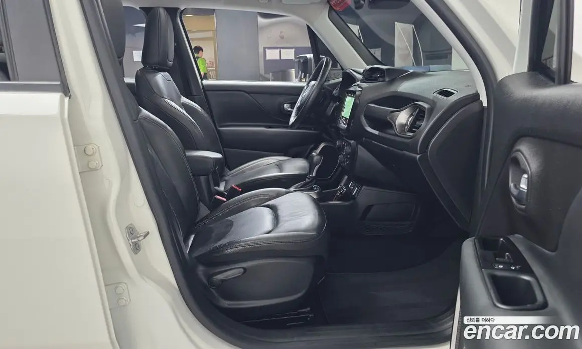 Jeep Renegade 2021 2.4 автомат (гидро), фото 16 Jeep Renegade 2021 2.4 автомат (гидро), фото 16