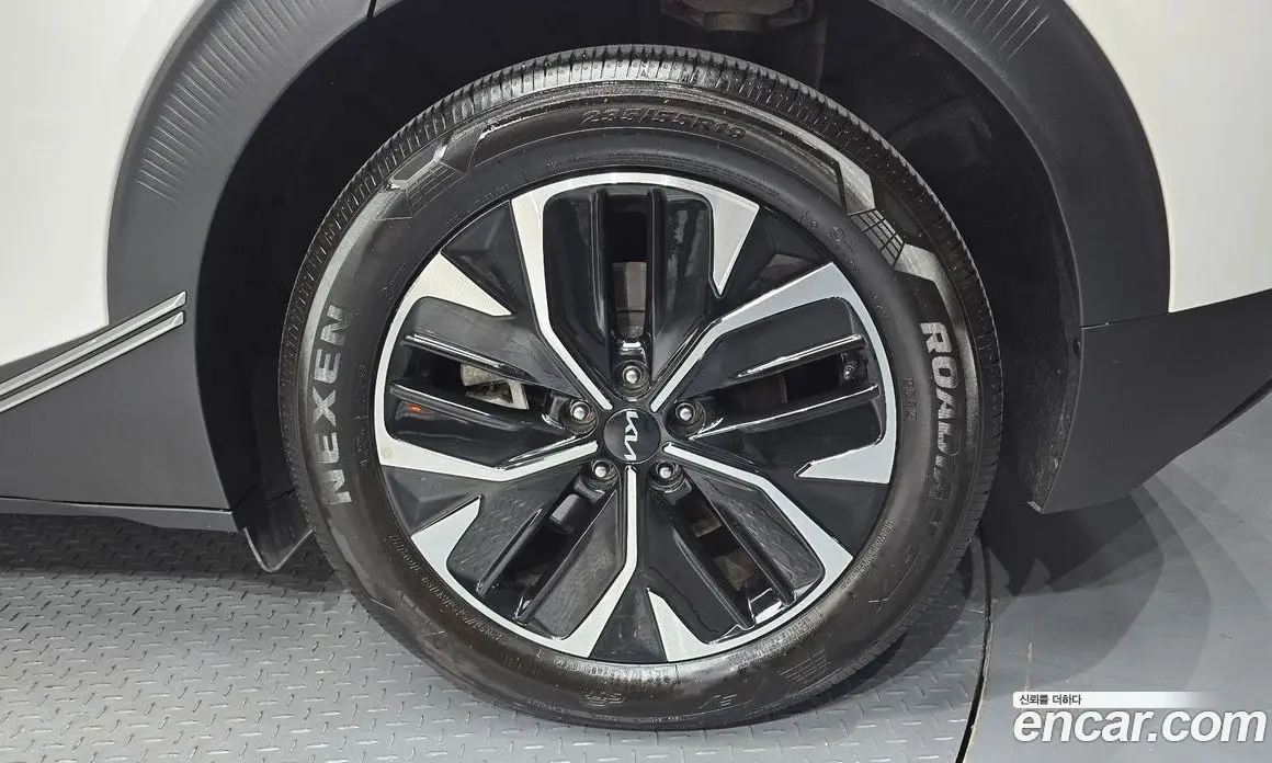Kia EV6 2023 0.1 автомат (гидро), фото 6 Kia EV6 2023 0.1 автомат (гидро), фото 6