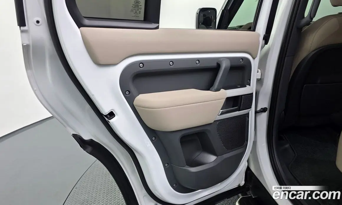 Land Rover Defender 2021 3.0 автомат (гидро), фото 15
