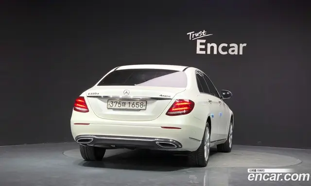 Mercedes-Benz E-Class 2020 1.9 автомат (гидро), миниатюра 4 Mercedes-Benz E-Class 2020 1.9 автомат (гидро), миниатюра 4
