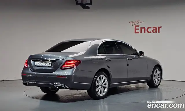 Mercedes-Benz E-Class, 2020, 64 281 км