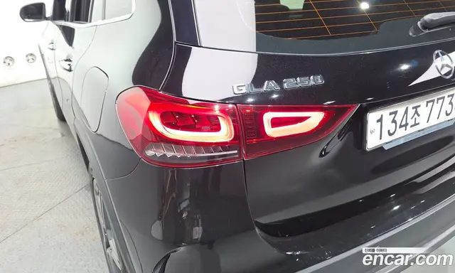 Mercedes-Benz GLA-Class 2020 2.0 автомат (гидро), миниатюра 8