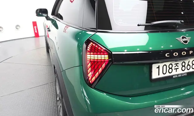 Mini Cooper 2025 2.0 автомат (гидро), миниатюра 9