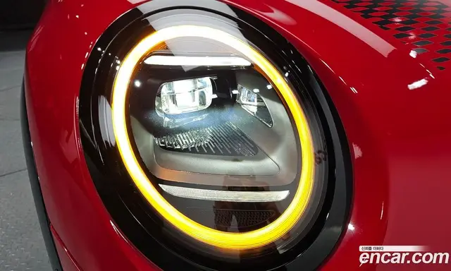 Mini Cooper Convertible 2025 2.0 автомат (гидро), миниатюра 7